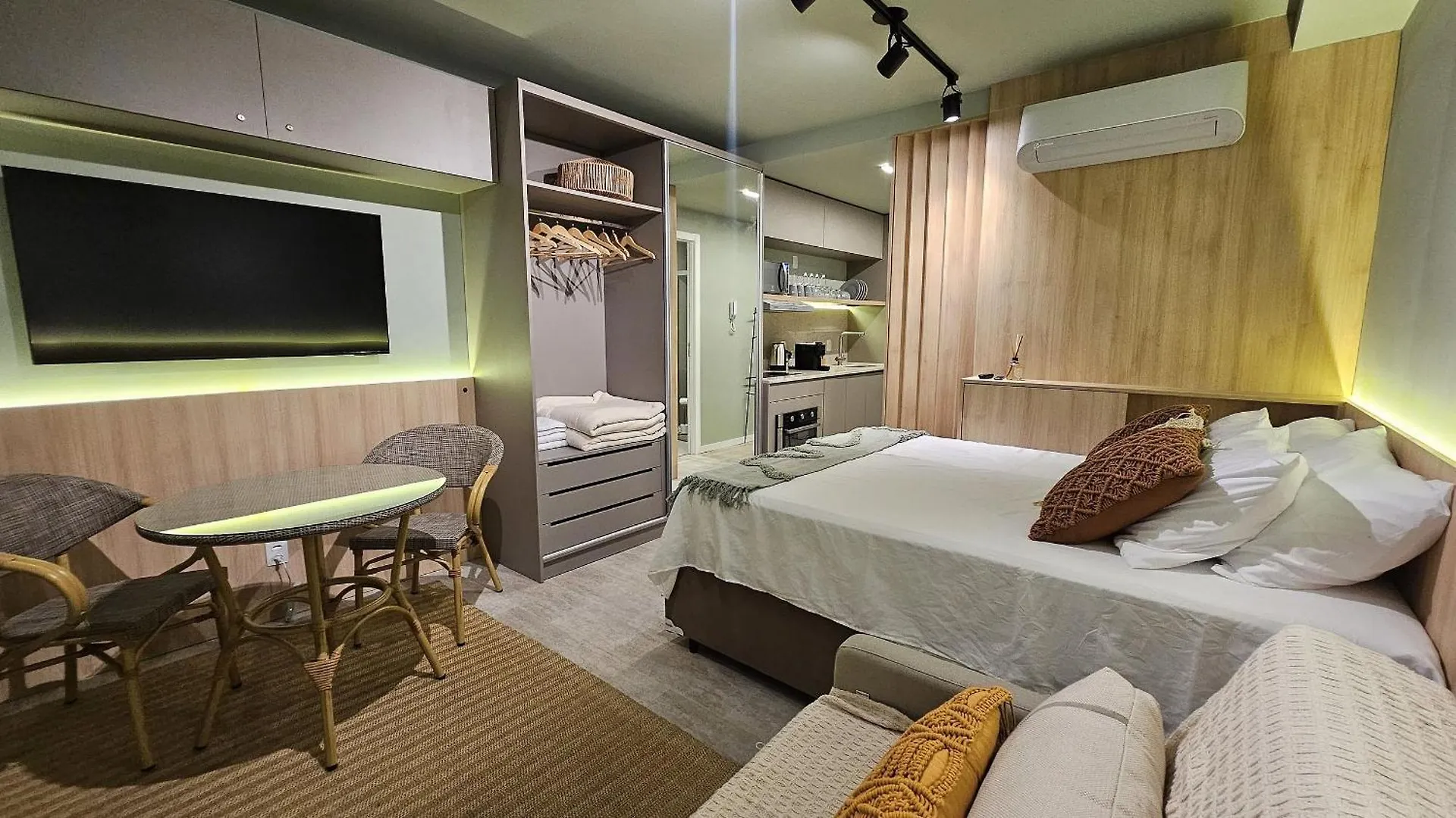 Estudio Moderno Em Area Nobre De Porto Alegre - Conforto E Aconchego Em Cada Detalhe