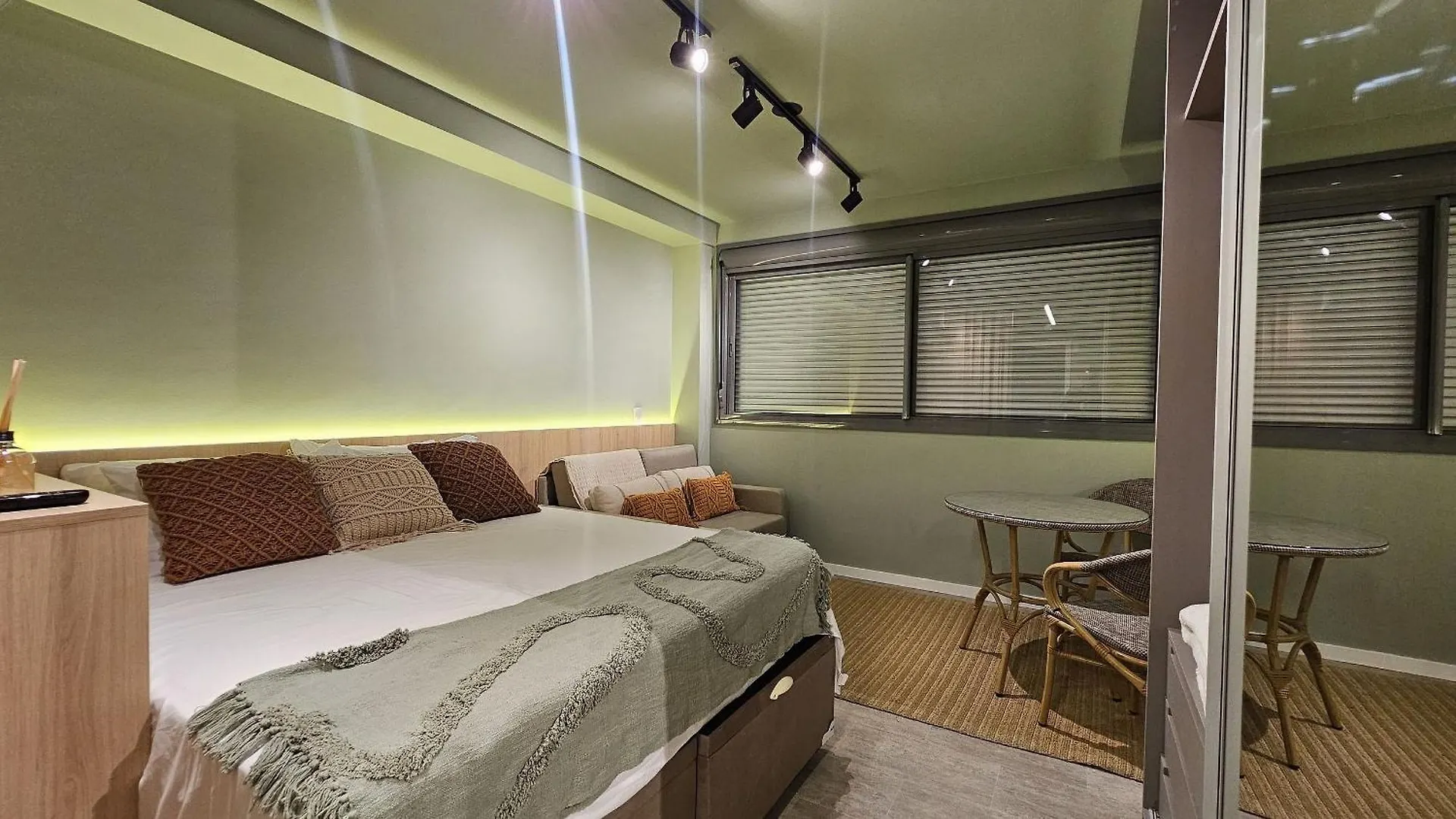 Estudio Moderno Em Area Nobre De Porto Alegre - Conforto E Aconchego Em Cada Detalhe 0*,